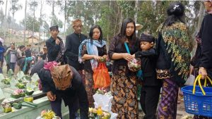 Ritual Nyadran Warga Tengger: Menghormati Leluhur di Puncak Perayaan Karo