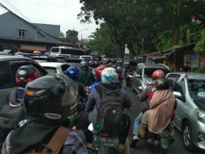 Libur Panjang, Jalur Puncak Macet Parah!