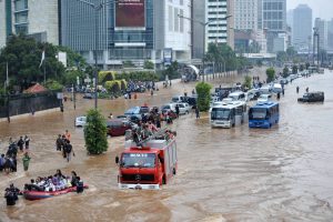 Banjir Kendaraan! Tol Pasteur Kena Serbuan Pemudik Natal