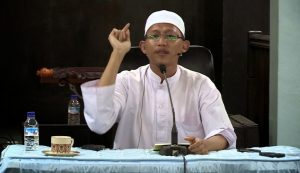 Tahun Baru: Pesta atau Perenungan? Ustadz Badrusalam Jelaskan Hukumnya!