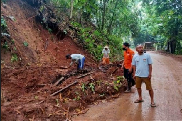 Hujan Deras Ancam Ribuan Petani Bandung Barat!