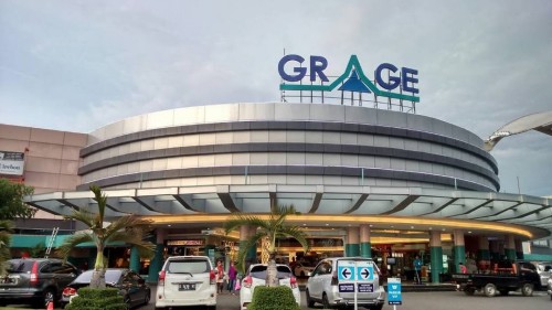 Grage Mall Cirebon Terbakar! Pengunjung Histeris!