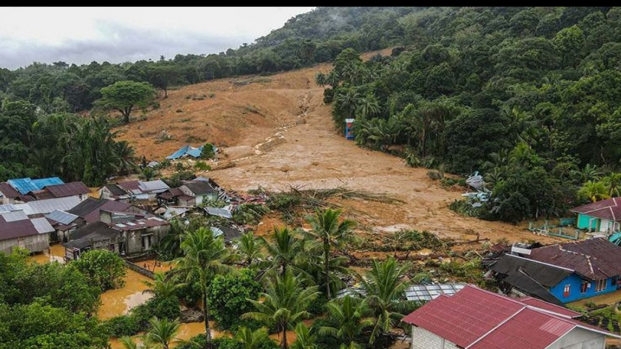 Bencana! Ribuan Makam Tertimbun Lumpur