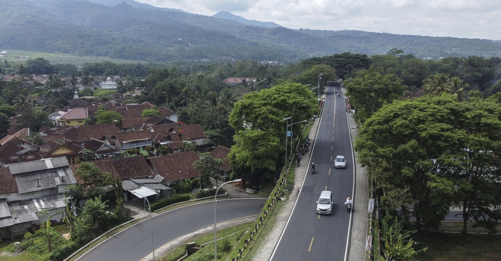 Nagreg Macet Parah! Puncak Arus Mudik Hari Ini?
