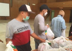 Bupati Bandung Bagi-bagi Sembako Jelang Lebaran!