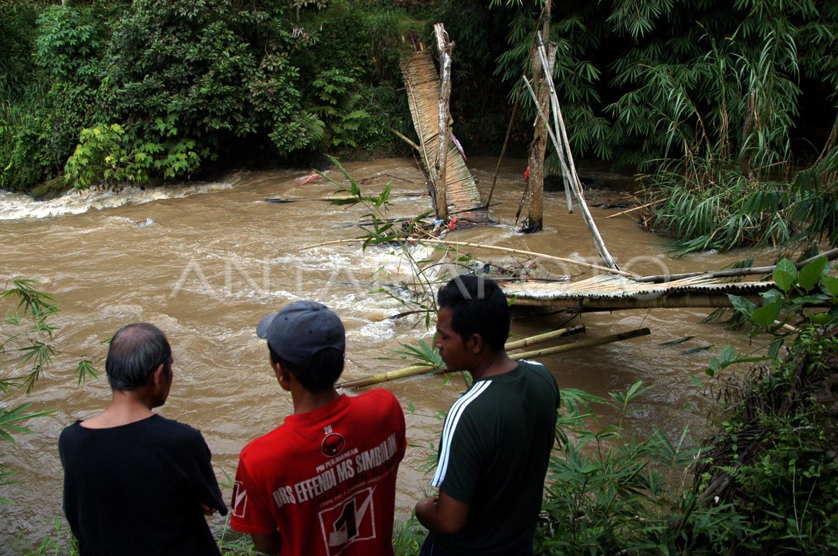 Bencana Puncak Bogor: Jembatan Runtuh, Kampung Terendam!