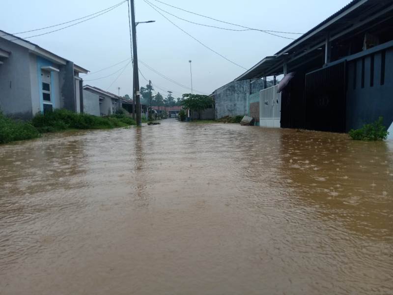 Banjir Cimanggung: Warga Geram, Pemerintah Diminta Bertindak!