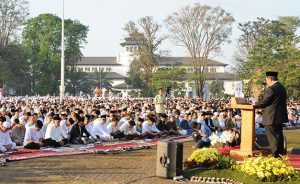 Gubernur Dedi Mulyadi Sholat Id di Gasibu! Tradisi Tetap Terjaga?