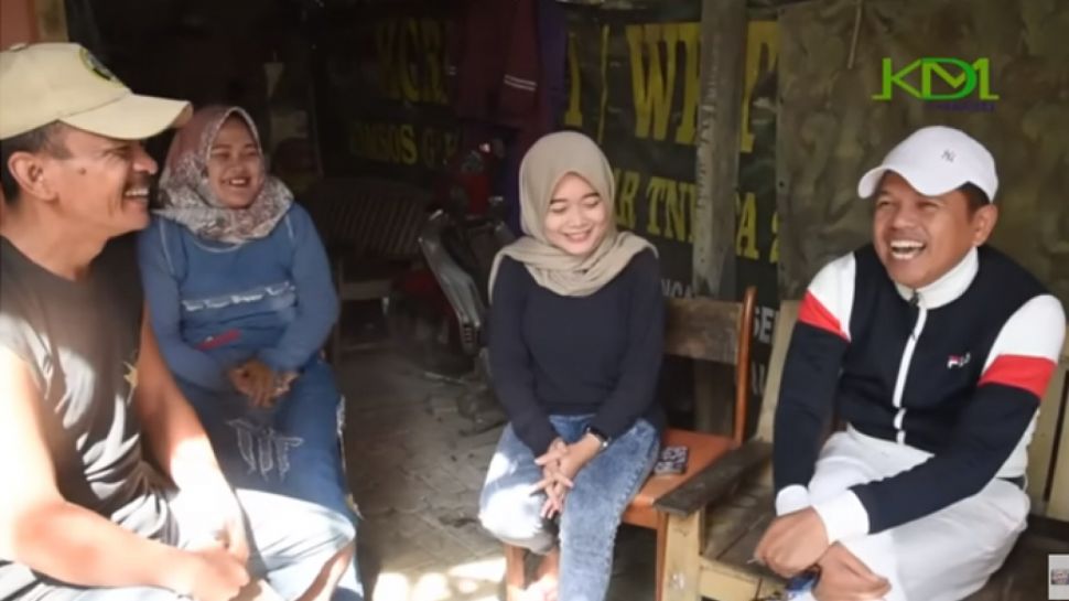 Aura Kasih & Dedi Mulyadi? Netizen Heboh!