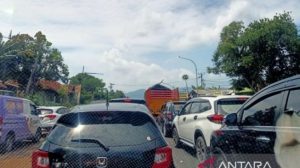 Macet Parah! Jalan Cileunyi-Nagreg Dipenuhi Pemudik & Wisatawan!