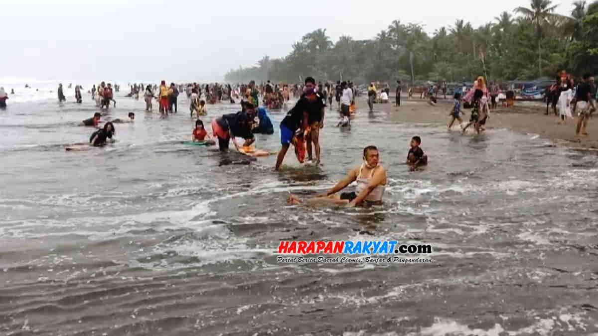 Pangandaran: Pantai Ramai, Libur Lebaran Makin Semarak!