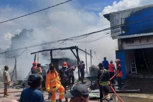 Api Mengamuk! Toko Mainan dan Petasan Ludes Terbakar