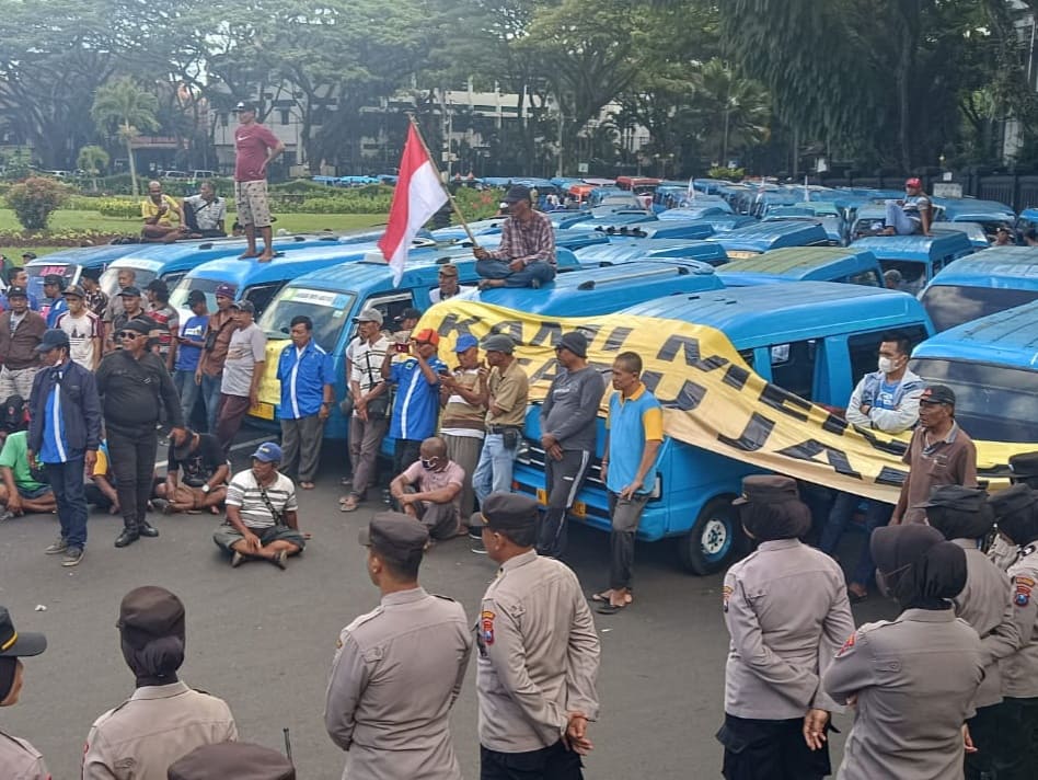 Rahasia di Balik Kompensasi Sopir Angkot Puncak!
