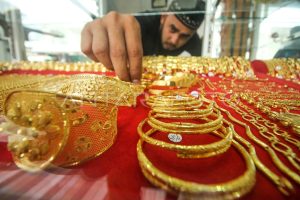 Harga Emas Tembus Rp1,9 Juta?!