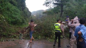Macet Parah! One Way di Nagreg Akibat Banjir Wisatawan