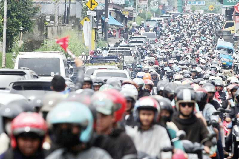 Macet Parah! Libur Lebaran Bikin Jalan Bandung-Garut Tersendat!