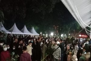 Ribuan Warga Serbu Gedung Pakuan!