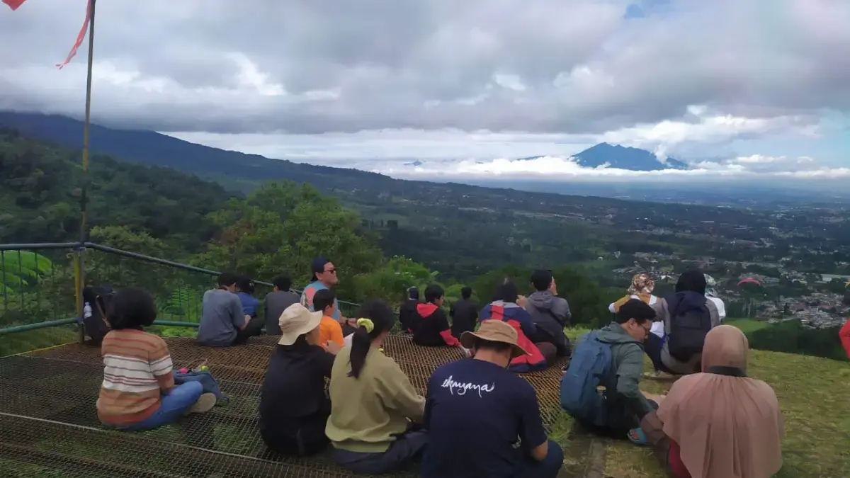 Sensasi Langit Puncak: Burung Pemangsa Ajak Peduli Alam!